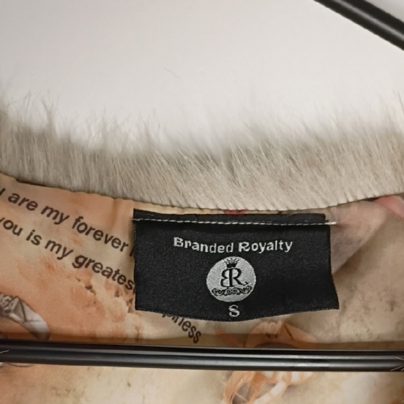 Women's Faux Fur Vest in Cream - Picture 2 of 4